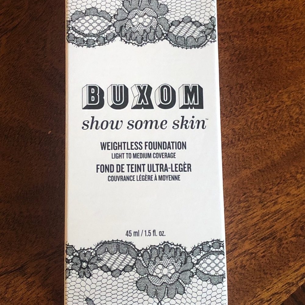 Buxom Show Some Skin Weightless Foundation New